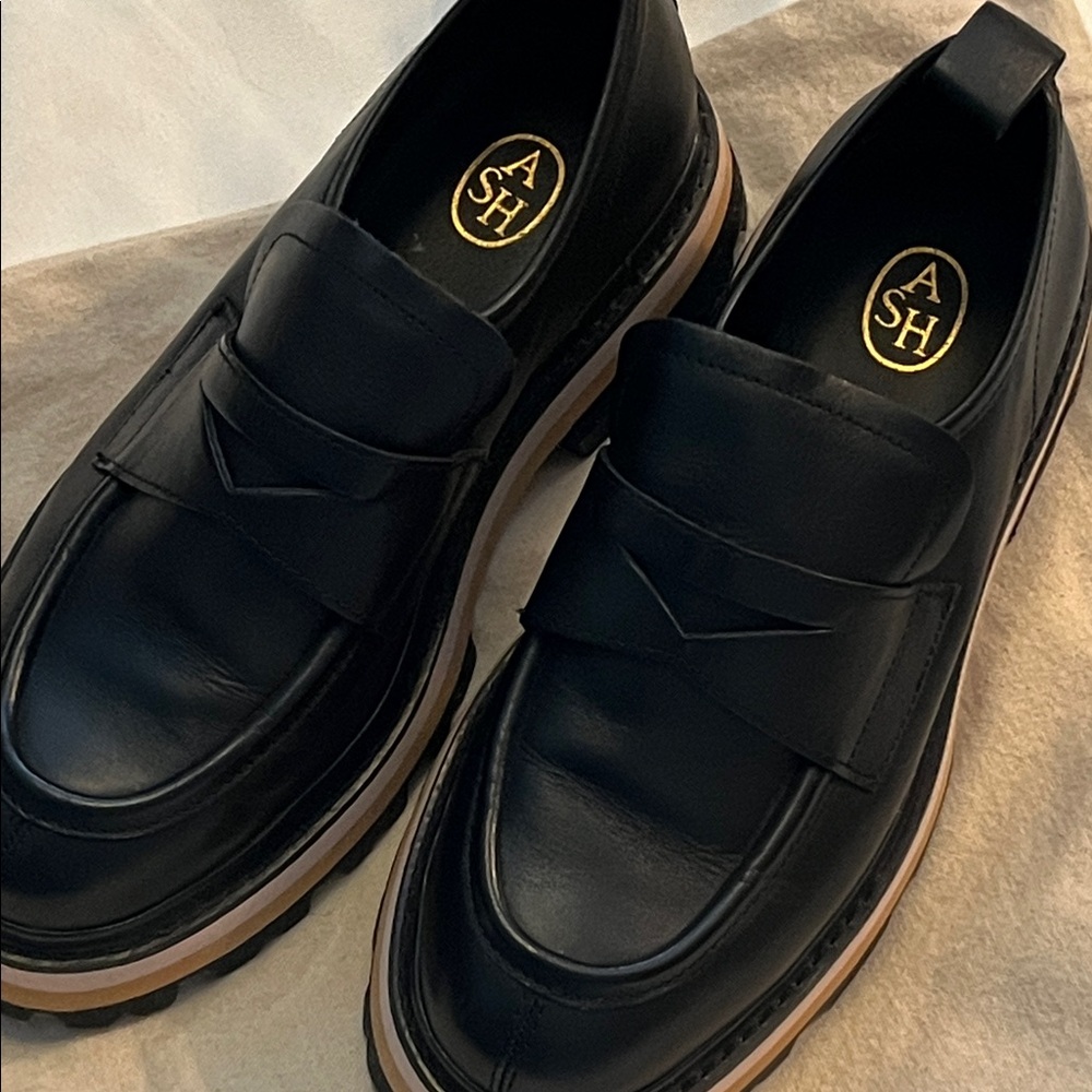 Super FUN ASH Black Chunky Loafer